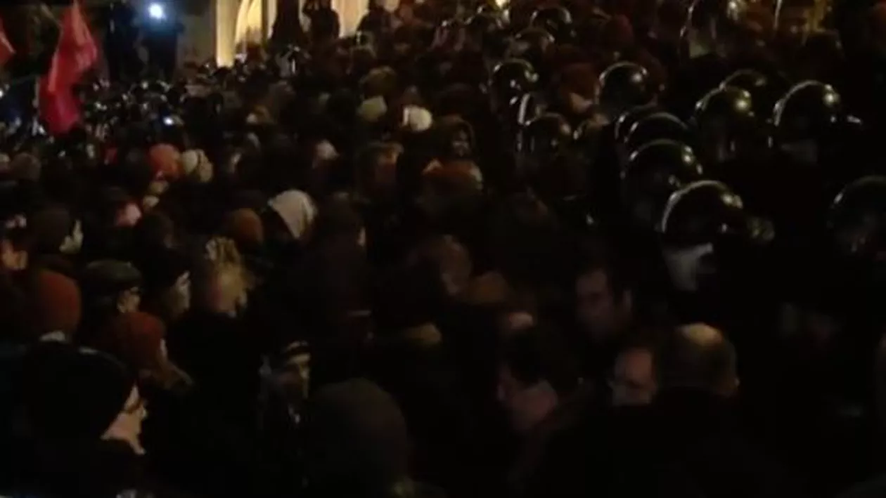 Proteste în Budapesta, după ce ''legea sclaviei'' a fost adoptată (VIDEO)