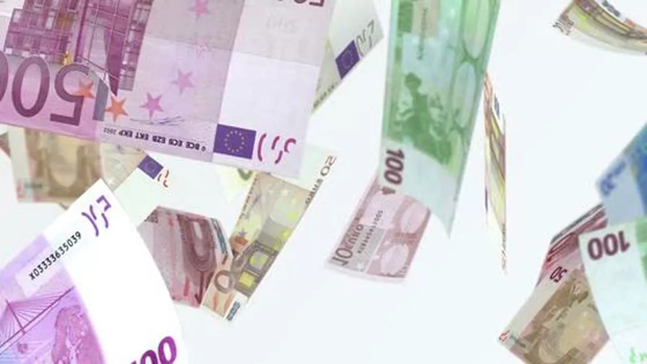ISPRAVA unei fete de 18 ani din Iaşi: A FURAT 33.000 de mii de euro de la bunici, şi a CHELTUIT, împreună cu iubitul, peste 12.000 în doar şase zile! (FOTO)