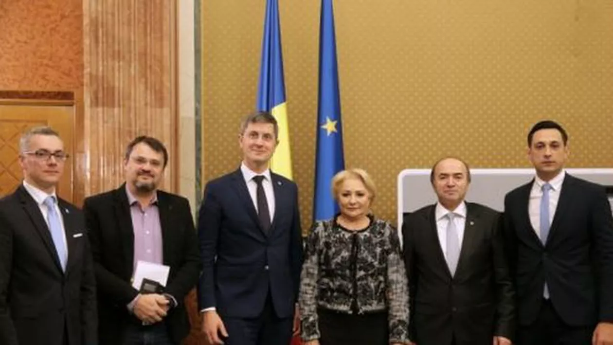 USR-iștii s-au pozat cu Dăncilă pentru „pace și consens”, în ziua în care OPOZIȚIA a depus MOȚIUNEA DE CENZURĂ împotriva Executivului PSD (FOTO)