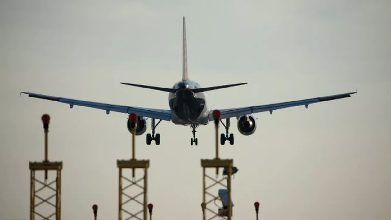 Aeroportul Internaţional din Timişoara a fost ÎNCHIS din cauza zăpezii (VIDEO)