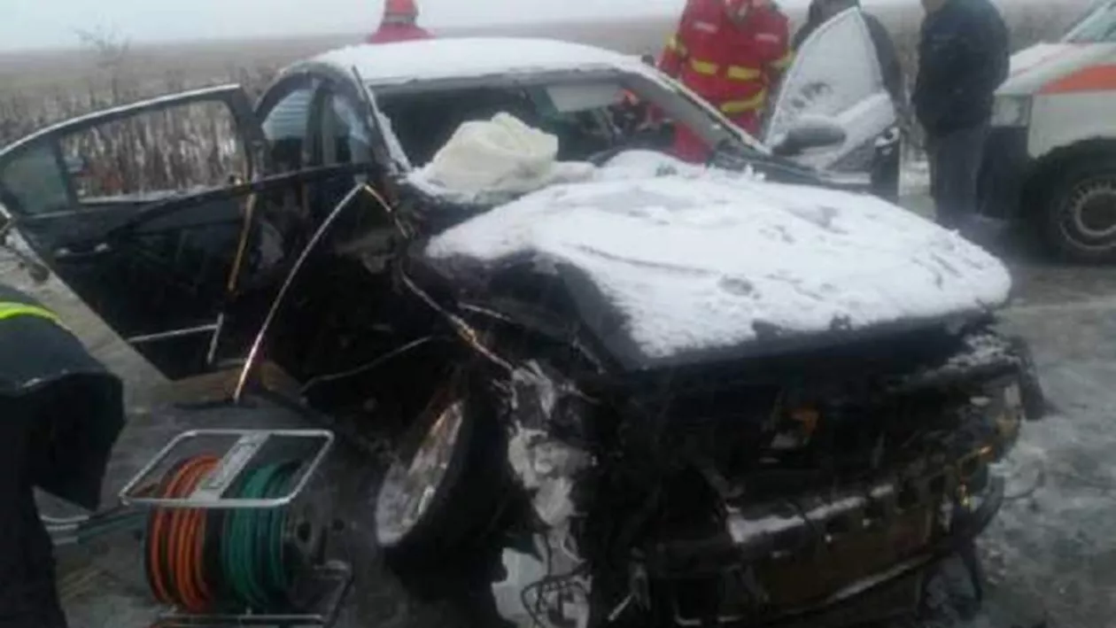 Accident GROAZNIC în Teleorman! Două maşini S-AU CIOCNIT FRONTAL. Victime ÎNCARCERATE (VIDEO)