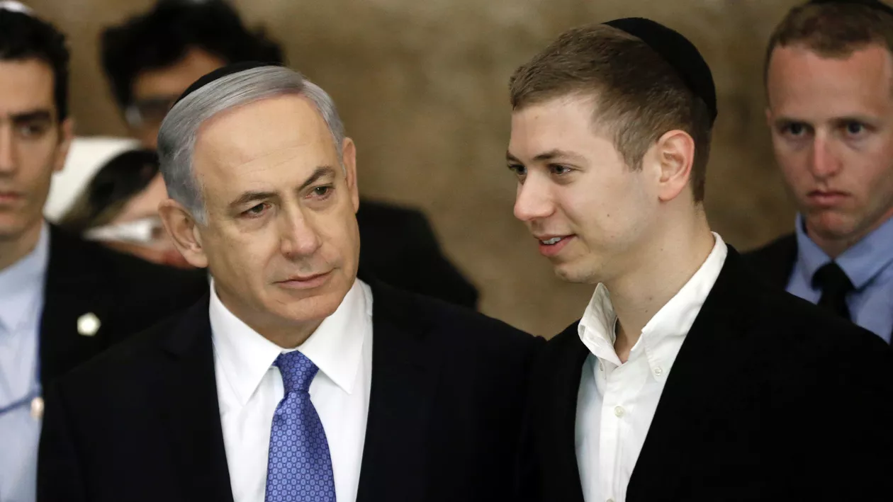 Fiul premierului israelian Benjamin Netanyahu, BLOCAT pe Facebook din cauza unor postări AGRESIVE și RASISTE adresate palestinienilor și musulmanilor (FOTO)