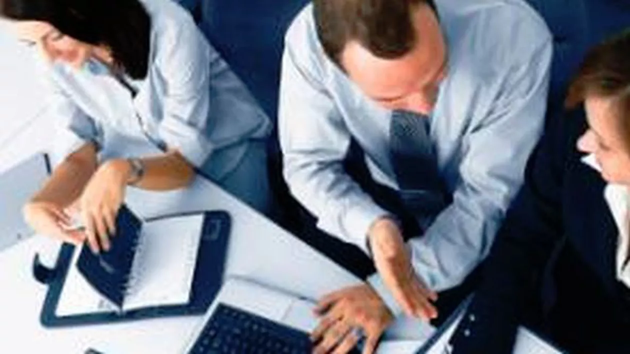 Situație REVOLTĂTOARE chiar de Sărbători! Mii de angajați vor trebui să muncească NEPLĂTIȚI