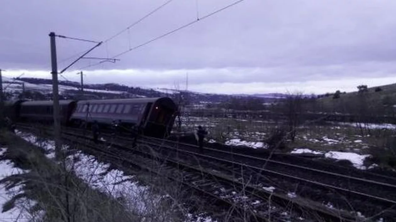 PLAN ROȘU de intervenție în Hunedoara! Un tren a DERAIAT. Călătorii... (VIDEO)