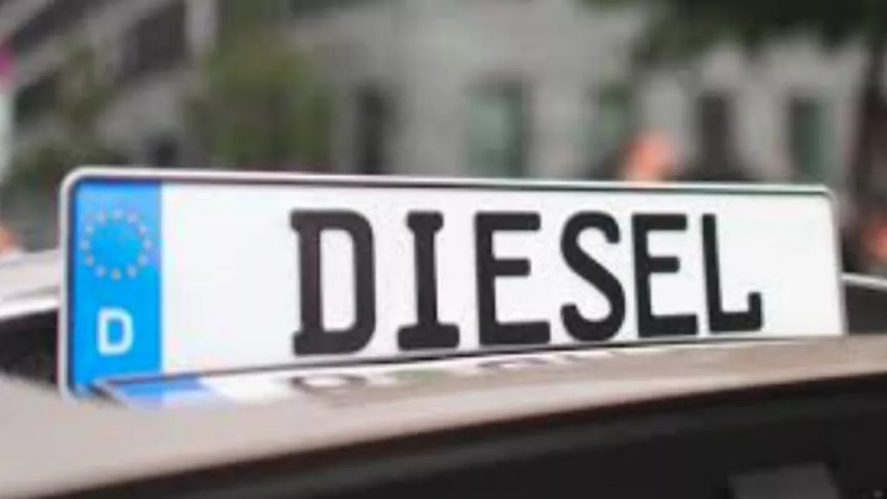 Mașinile diesel sunt INTERZISE OFICIAL! Situație foarte grea pentru șoferii români: Cât mai pot circula în marile orașe
