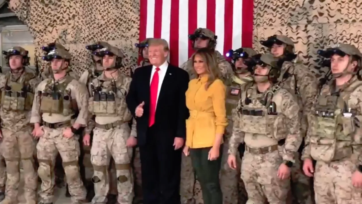 Donald Trump, vizită neaşteptată în Irak, alături de Melania: Nu mai suntem fraierii lumii, oameni buni! (VIDEO)