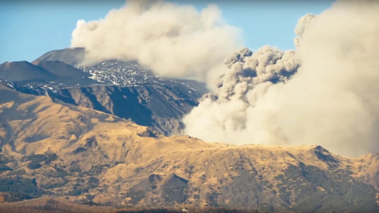 Italia, DEVASTATĂ de CUTREMURE! Peste 1.000 de seisme au lovit în plin după ce vulcanul Etna a erupt (VIDEO)