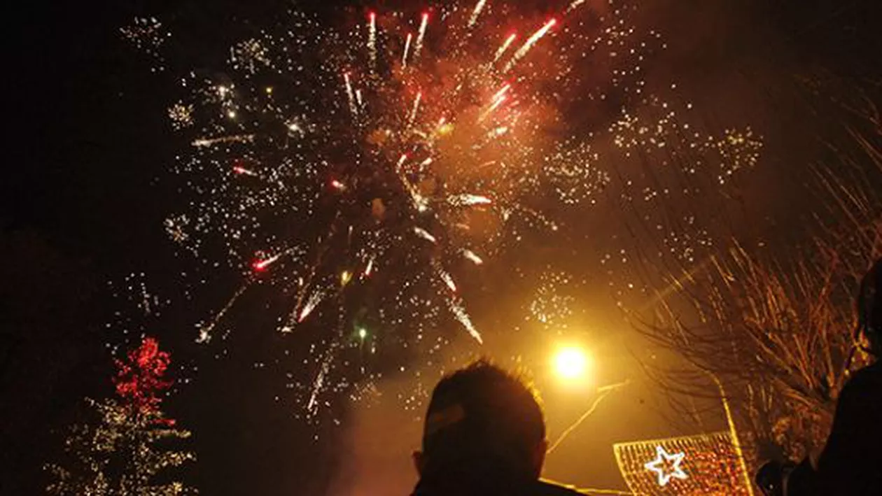 Petrecerile s-au ţinut lanţ în toată ţara: La cumpăna dintre ani, mii de români s-au distrat în stradă la spectacolele din marile orașe (VIDEO)