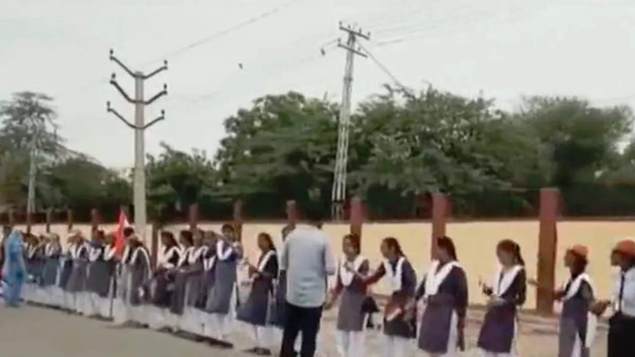 PROTEST INEDIT al unor femei din India: Au format lanț uman de peste 600 de kilometri. Care este motivul (VIDEO)