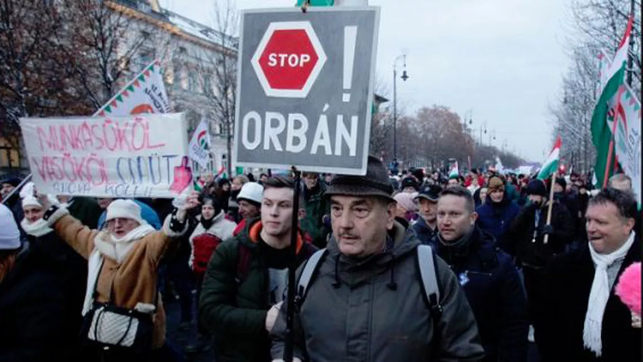 Ungaria: Mii de persoane au ieşit, din nou, în stradă pentru a protesta împotriva legii sclaviei adoptată de Guvernul Viktor Orban