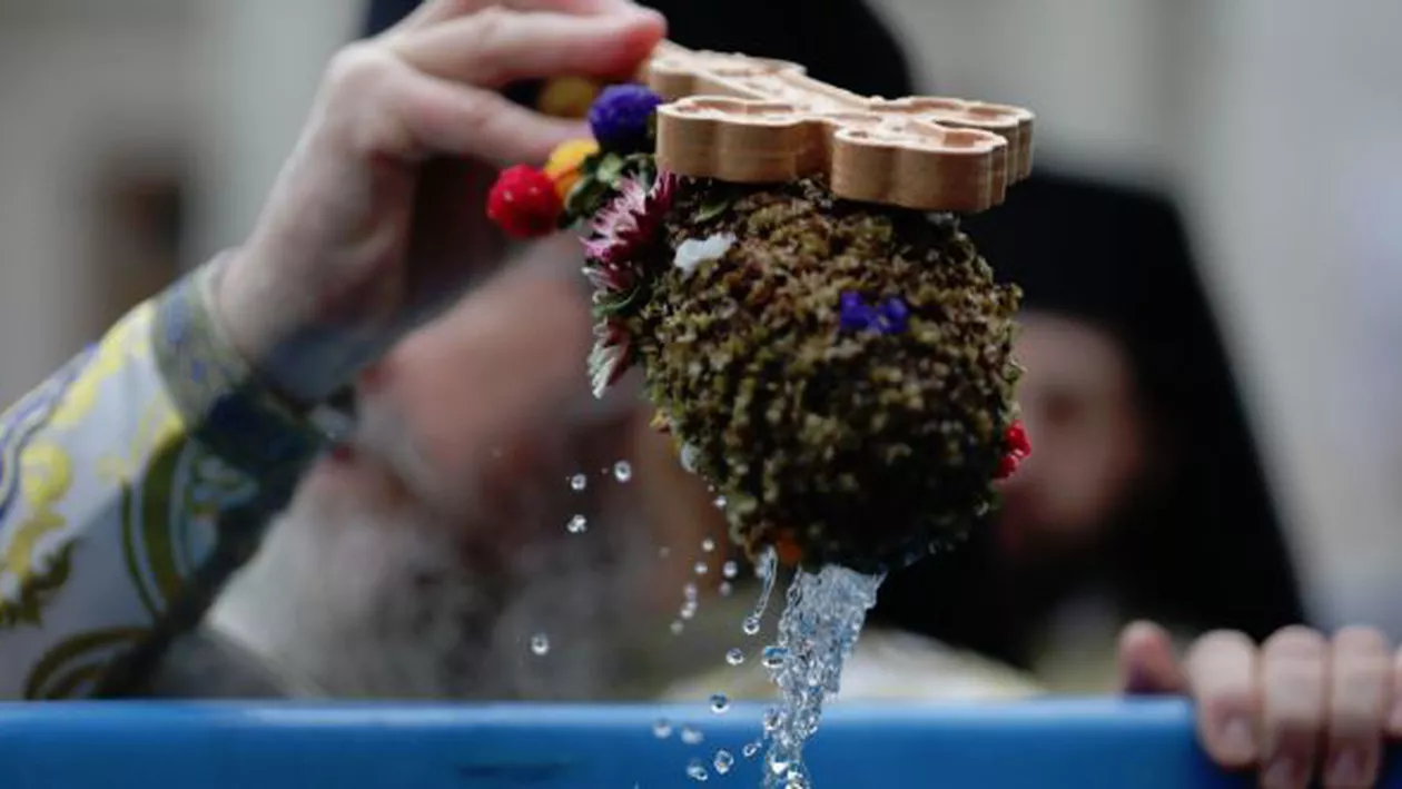 Sărbătoarea mare în România: Milioane de creştini sărbătoresc Boboteaza (VIDEO)