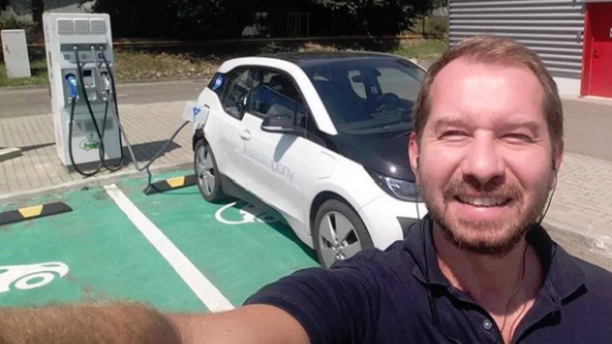 INCREDIBIL ce s-a ales de el! Mihai Sturzu, fostul membru al trupei Hi-Q, s-a lăsat de muzică şi de politică şi s-a apucat de... Nu o să-ţi vină să crezi câţi bani câştigă (FOTO)