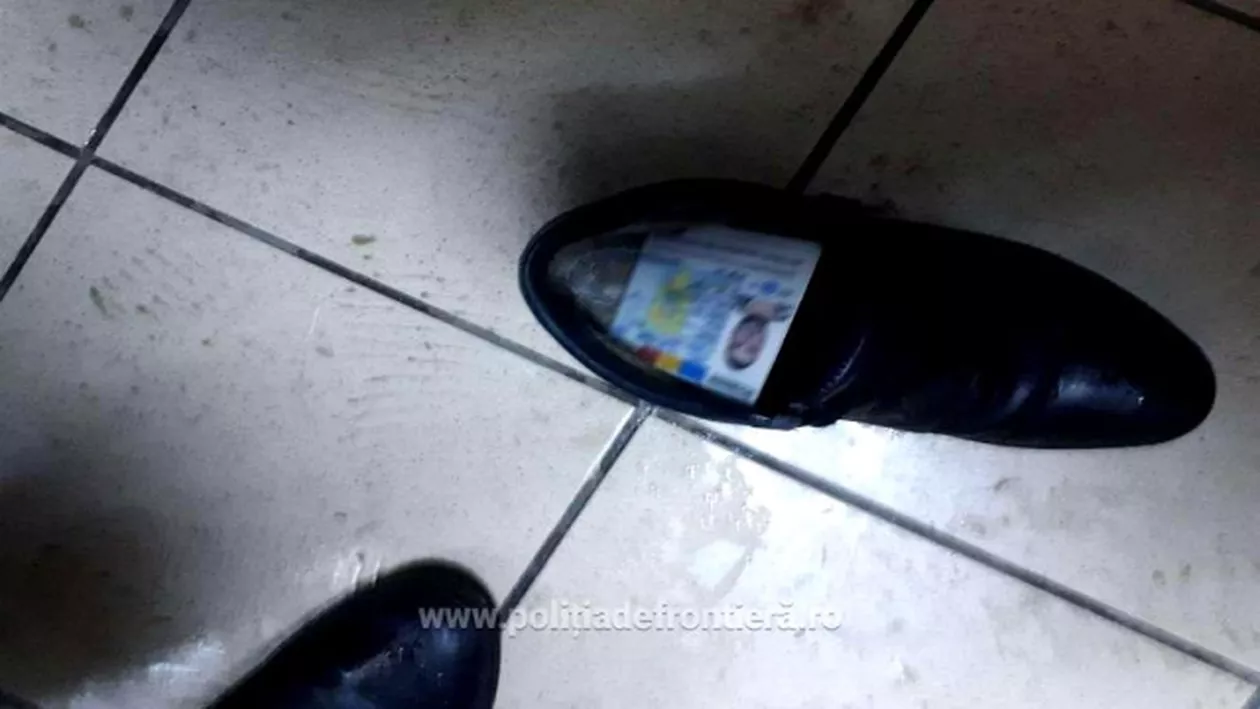 Iaşi: Mai mulţi bărbaţi au fost PRINŞI având asupra lor buletine româneşti FALSE. Ascundeau ACTELE în PANTOFI