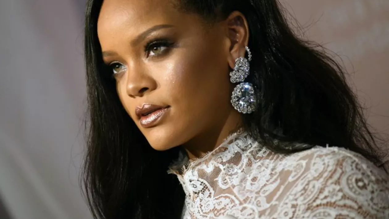 SCANDAL de proporţii: Rihanna şi-a dat propriul tată în judecată! Ce i-a făcut acesta...