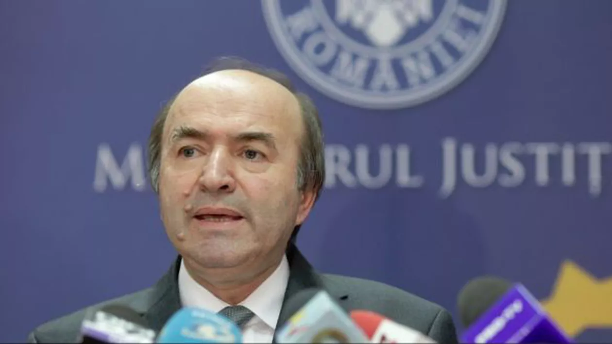 Tudorel Toader aruncă orice responsabilitate privind legea recursului compensatoriu: A fost iniţiată de Guvernul tehnocrat. Criminalul de la Mediaş nu era eliberat pe baza legii (VIDEO)