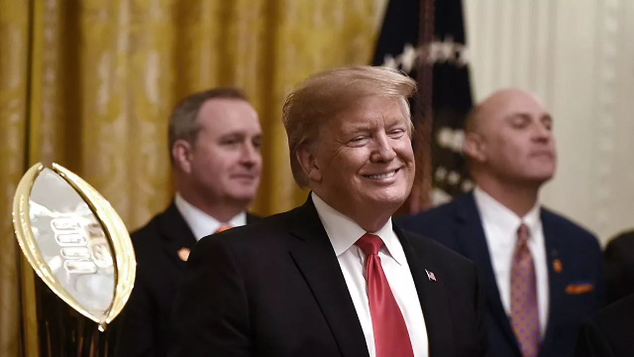 LIKE A BOSS! Donald TRUMP și-a bătut joc de AL TREILEA om în stat: I-a anulat o deplasare externă și i-a trimis înapoi bagajele în Congres (FOTO)