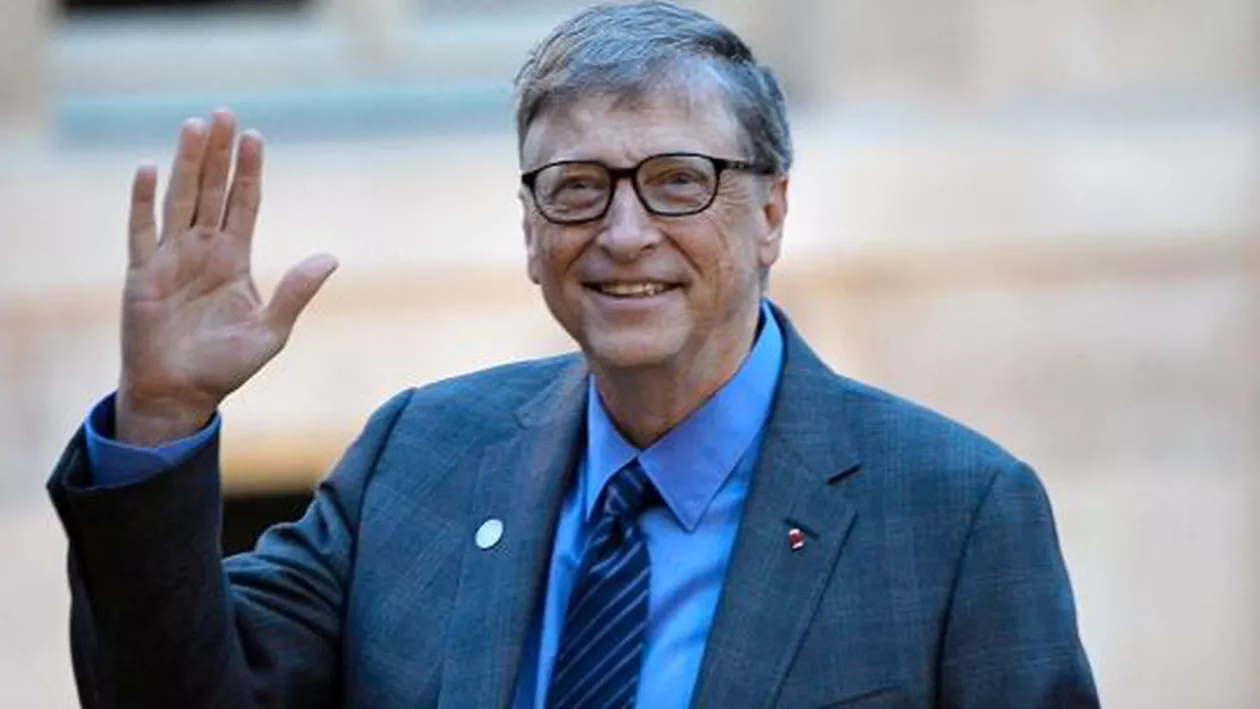 DE NECREZUT! Bill Gates a fost surprins așteptând la coadă să-și cumpere burgeri (FOTO)