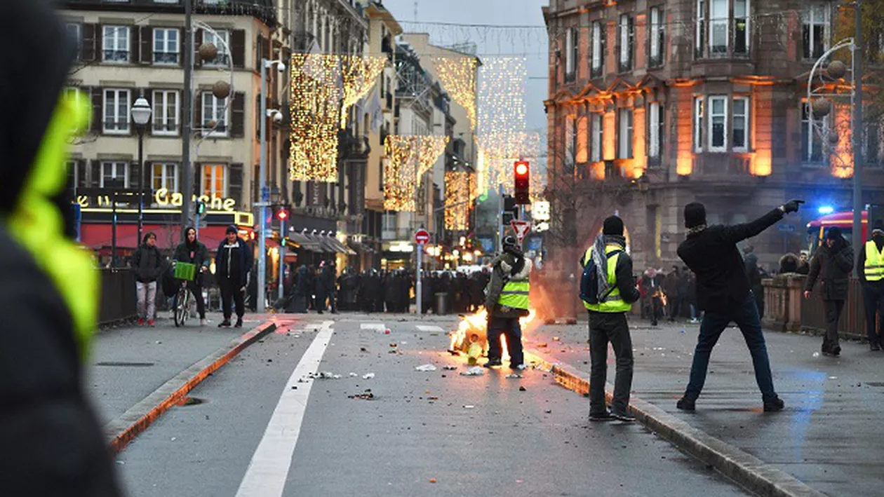 'Vestele Galbene' PROTESTEAZĂ pentru al zecelea weekend. Ce REVENDICĂRI au