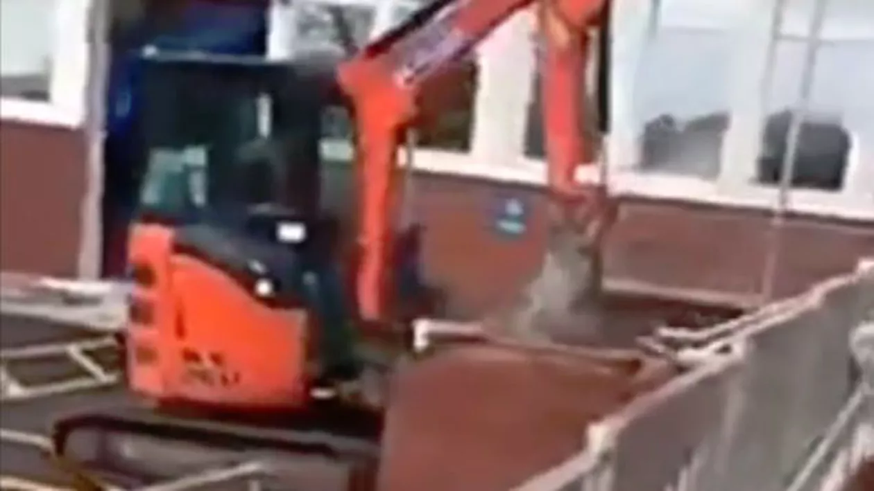 Caz HALUCINANT în Marea Britanie! Un muncitor neplătit a distrus un hotel abia terminat (VIDEO)