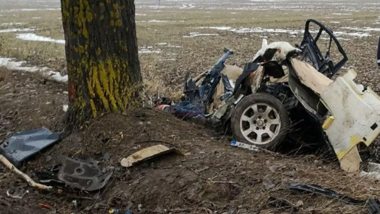 Accident DEVASTATOR în Teleorman: O maşină s-a RUPT efectiv ÎN DOUĂ! ȘOC, cine se afla în AUTOTURISM!