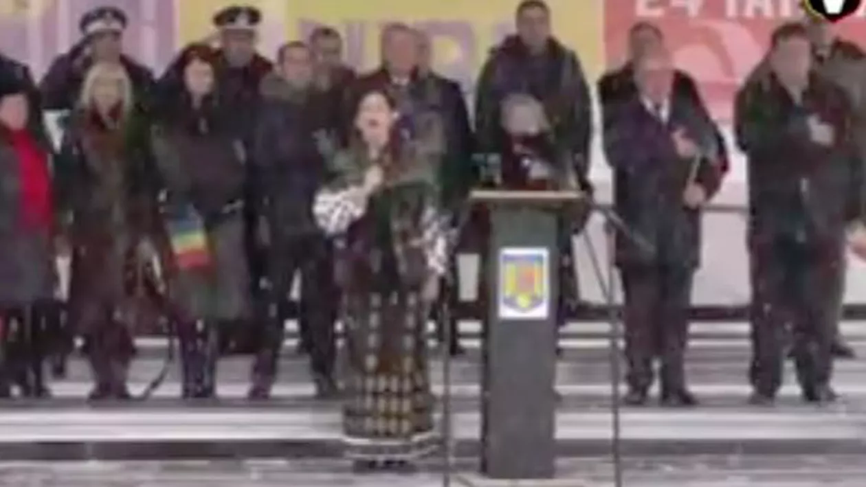 Cum a ''nenorocit'' o cântăreață imnul național, la festivitățile de la Piatra Neamț dedicate Unirii (VIDEO)