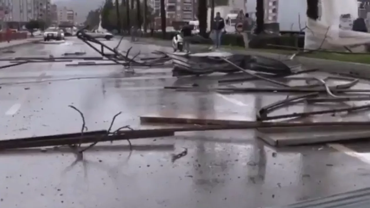 Tornadă DEVASTATOARE în Turcia! Natura a făcut PRĂPĂD: Bilanţul VICTIMELOR (VIDEO)