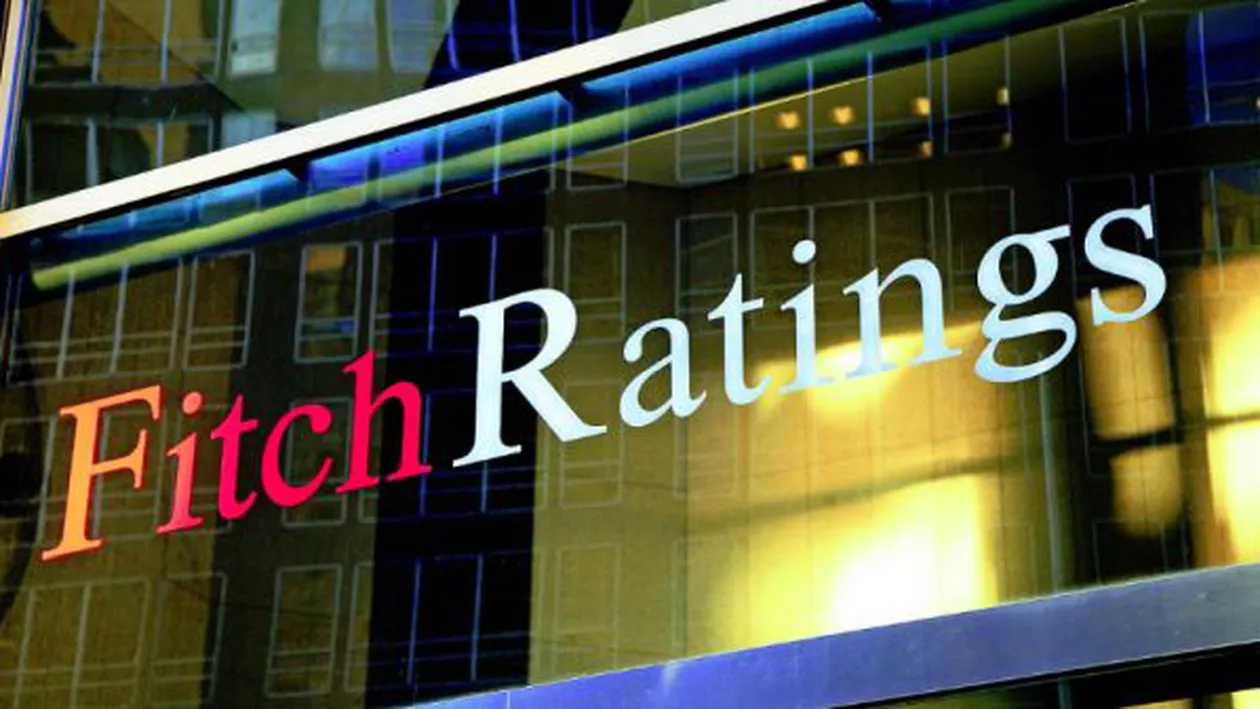 Fitch a revizuit în scădere perspectiva de rating pentru primele două bănci româneşti, din cauza ''ordonanței lăcomiei''