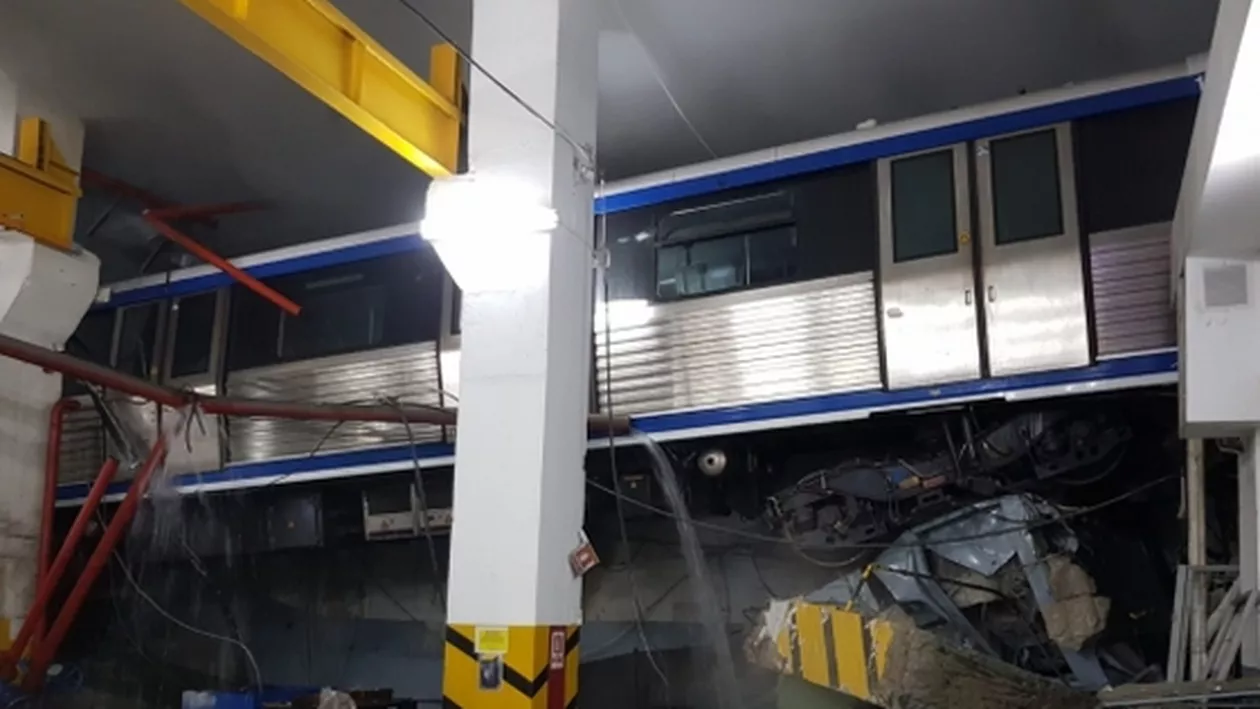 ALERTĂ în București! Un metrou a SĂRIT de pe șine (VIDEO)