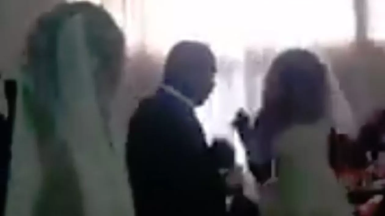 Nuntă de groază! Toți au rămas uluiți când a apărut și AMANTA îmbrăcată în rochie de mireasă. Iată cum s-a terminat circul (VIDEO)