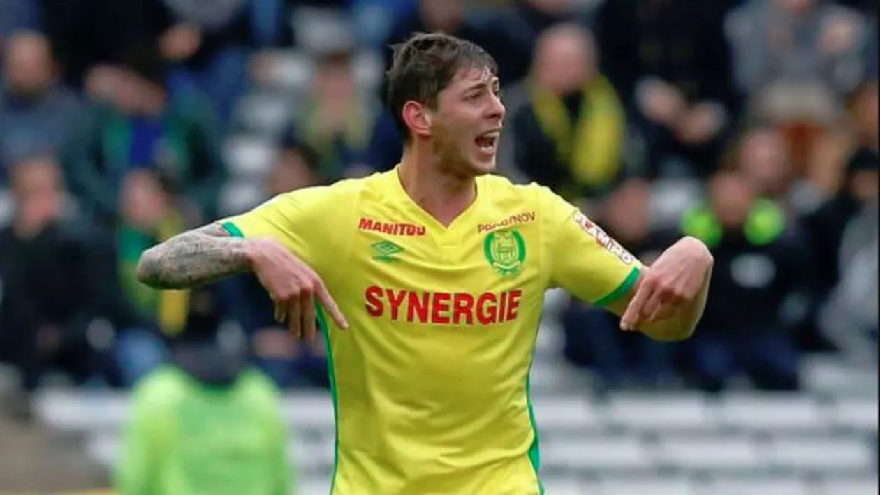 Bucăți din avionul în care se afla Emiliano Sala, descoperite pe o plajă din Franța 