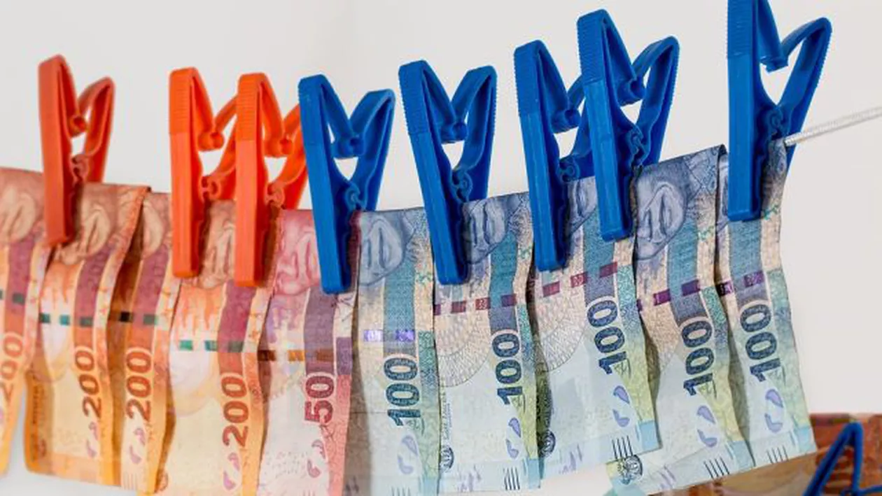 Noi ŞOCURI pentru români: Leul continuă să se PRĂBUŞEASCĂ în faţa EURO! Şi dolarul a crescut