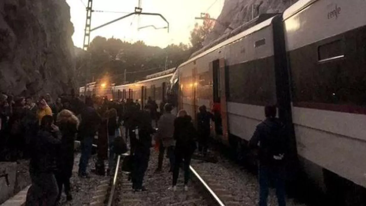 Accident FEROVIAR cu multiple VICTIME! Două trenuri s-au CIOCNIT (VIDEO)