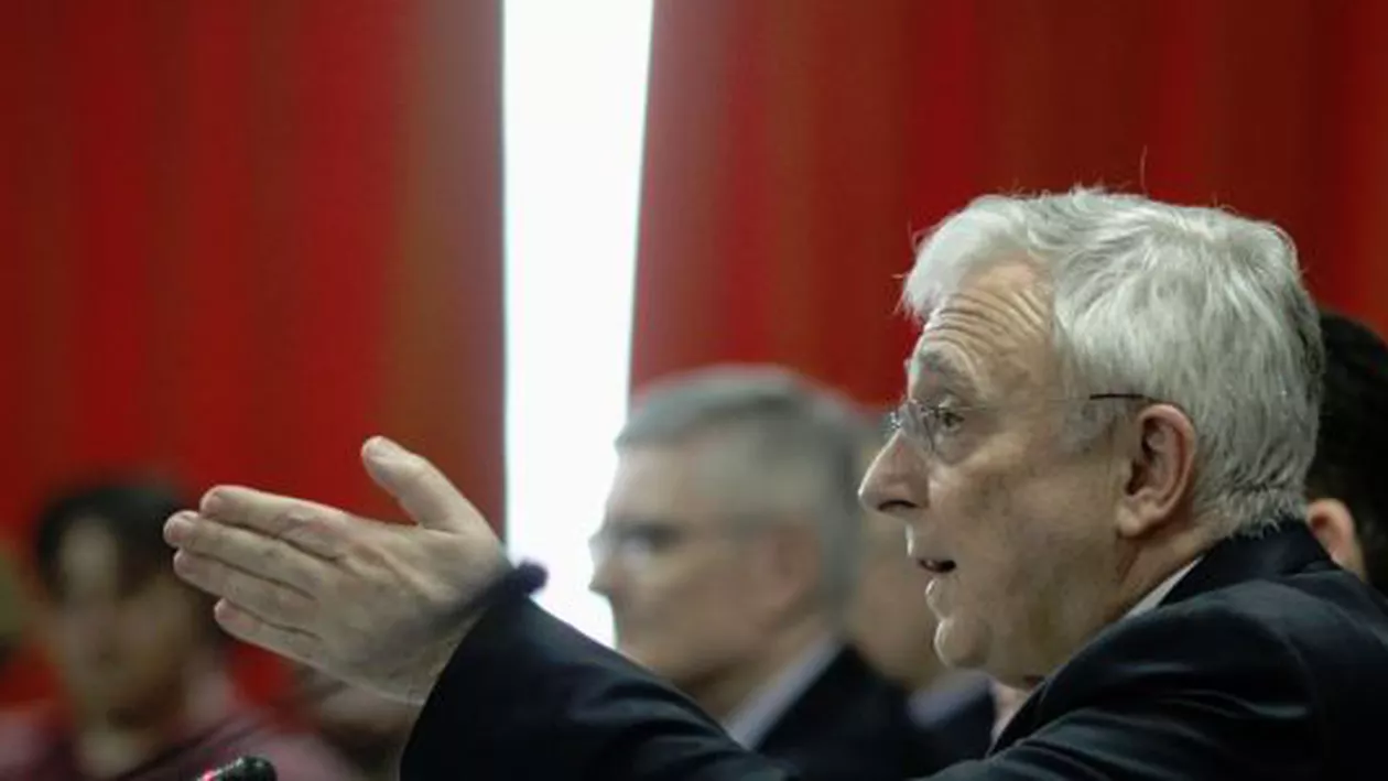 Guvernatorul BNR, faţă în faţă cu contestatarii din Parlament: Mugur Isărescu, audiat în comisiile din Senat