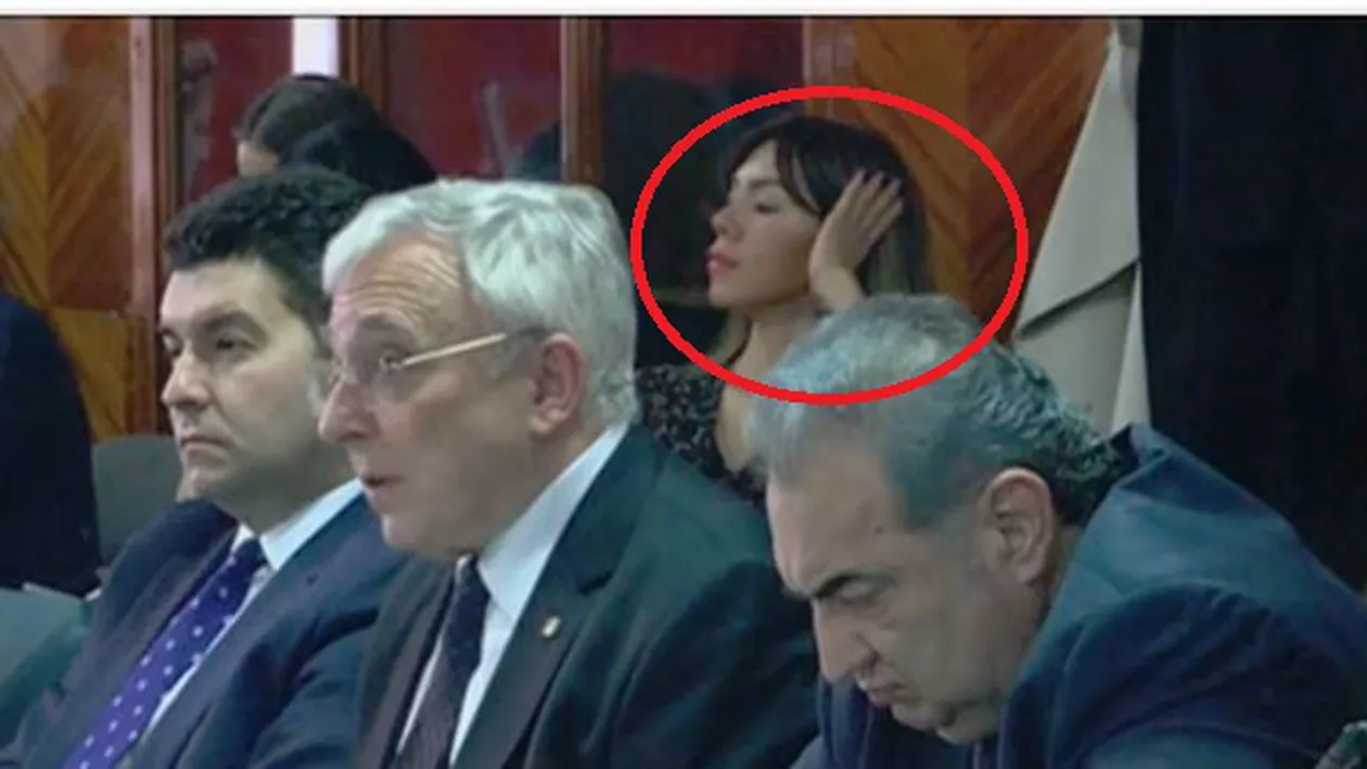 Plictiseală pe datorie: Prezentatoarea Realitatea TV Denise Rifai, suprinsă cum își aranja coafura în timpul disputei din Parlament dintre Mugur Isărescu și Daniel Zamfir (VIDEO)