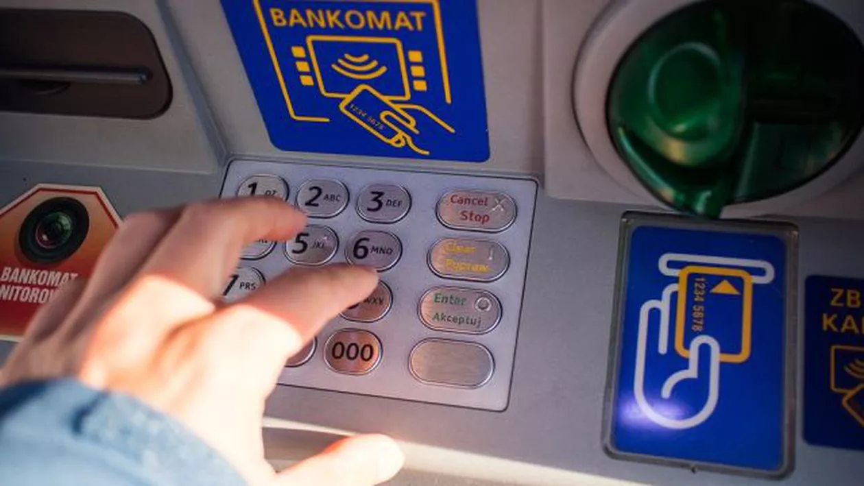Caz ȘOCANT în Londra! Doi români au aruncat în aer un bancomat
