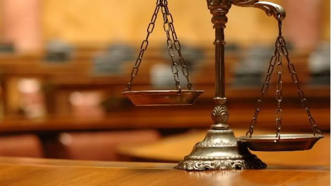 Sistemul de pile relaţii şi cumetrii, folosit şi în mediul privat: Fata unui fost procuror general, menţinută într-o companie privată pentru funcţia tatălui