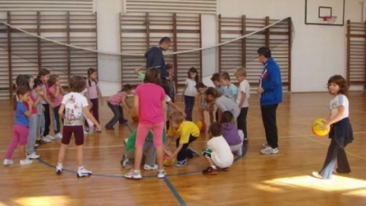 Ministerul Educaţiei s-a răzgândit: Orele de educaţie fizică rămân la clasa pregătitoare şi la clasa I