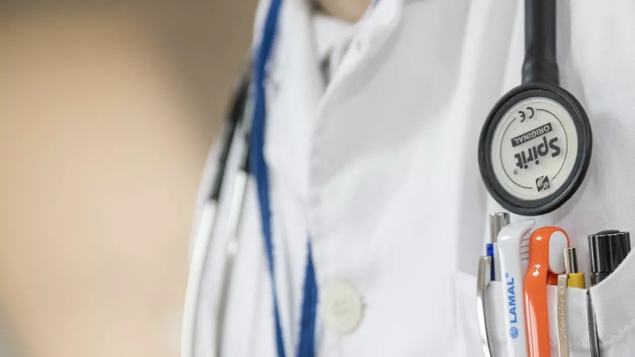 Şocant! O fată de 13 ani a ÎNGHIŢIT 14 ACE, după o ceartă cu iubitul. Verdictul MEDICILOR