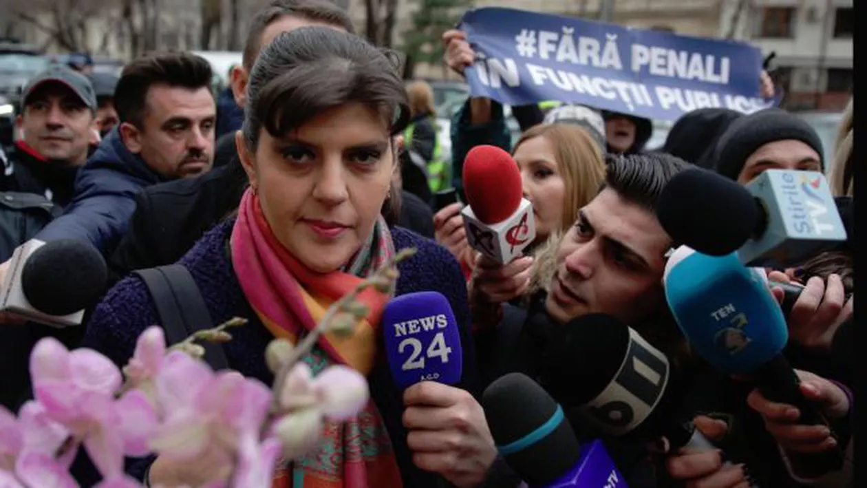 Kovesi a ajuns la Parchetul General: Sunt foarte răcită, vorbesc la final. Fosta şefă a DNA, întâmpinată cu flori de un grup de protestatari anti-PSD (VIDEO)