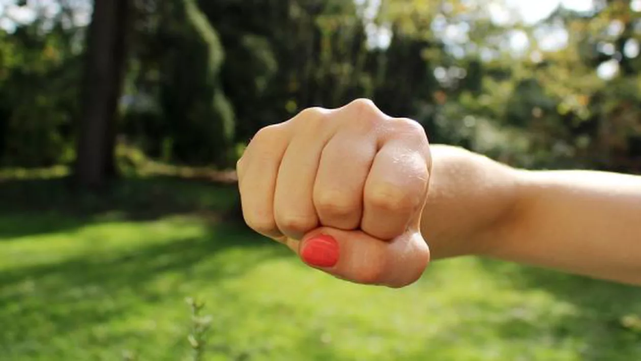 Valentine’s Day în stil românesc: Un bărbat a fost BĂTUT de nevastă chiar de sărbătoarea îndrăgostiţilor