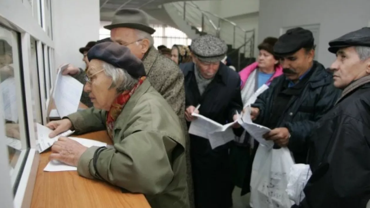 Vârsta de pensionare, schimbată oficial: Revoltă fără precedent, toți pensionarii sunt în stradă... Proteste masive care pot dărâma Guvernul