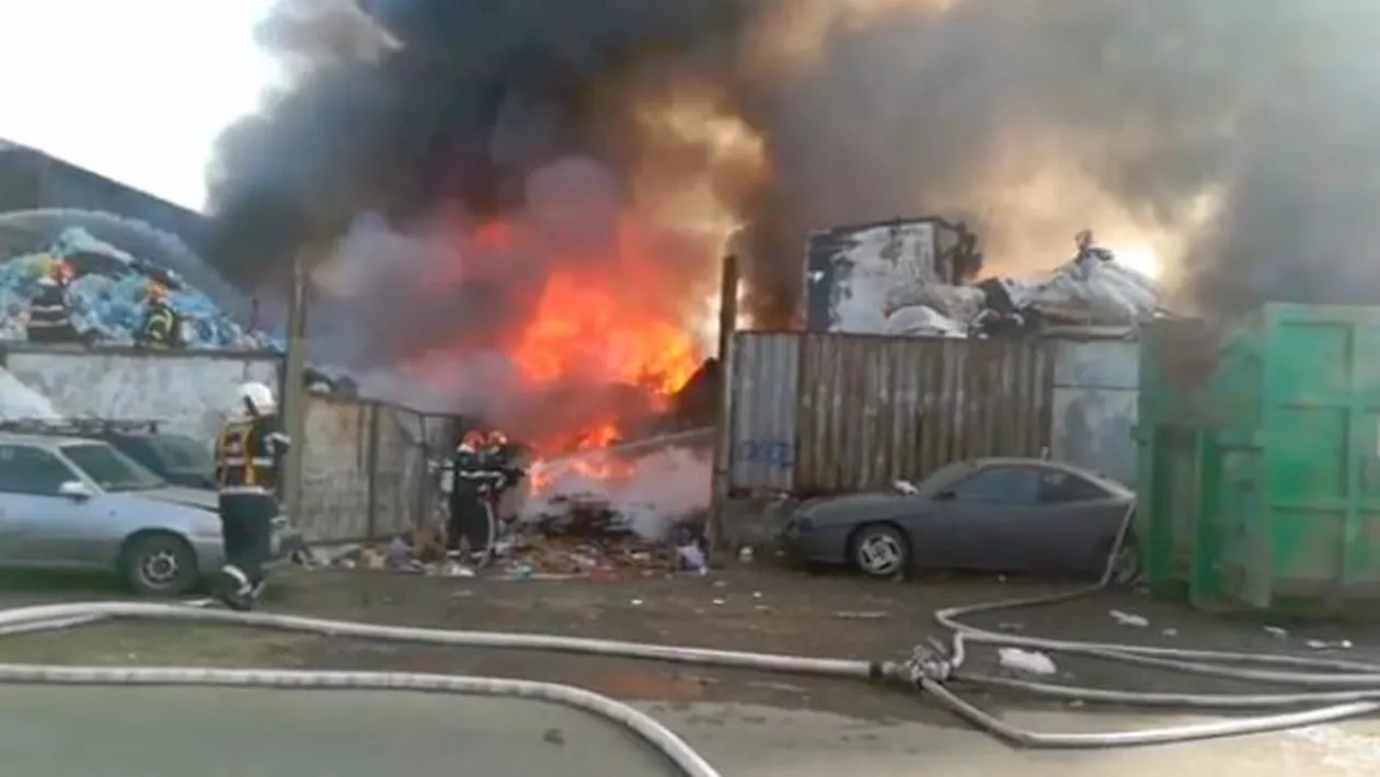 Incendiul de la Remat Afumați, provocat de o mână criminală: 'Un cocktail Molotov a fost aruncat de pe pod' (VIDEO)