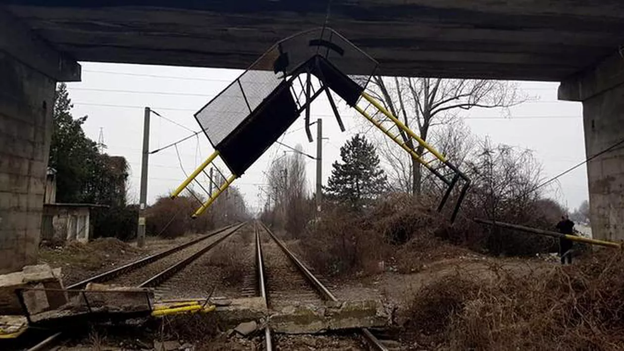 ACCIDENT în Prahova: Circulaţie feroviară ÎNTRERUPTĂ pe Magistrala 500 Ploieşti Sud-Buzău! CFR anunţă ÎNTÂRZIERI majore (FOTO)
