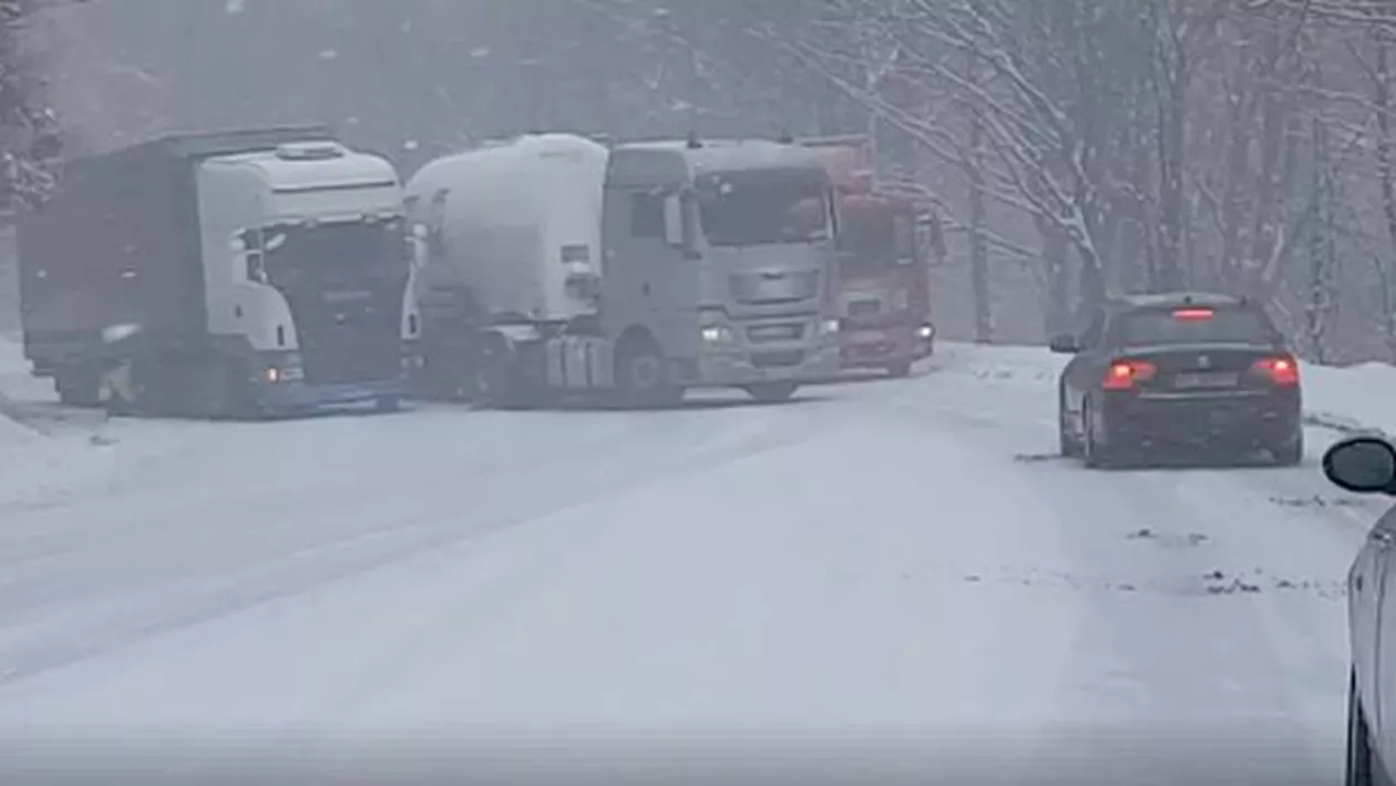 IARNA pune din nou stăpânire pe țară! Drumuri BLOCATE, autorități luate prin surprindere DIN NOU (VIDEO)