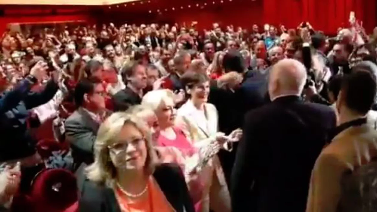 Viorica Dăncilă se face că nu înţelege avertismentul lui Timmermans privind trecerea 'linii roşii': Trebuie să ne gândim și la drepturile omului, și la cei care au suferit... (VIDEO)