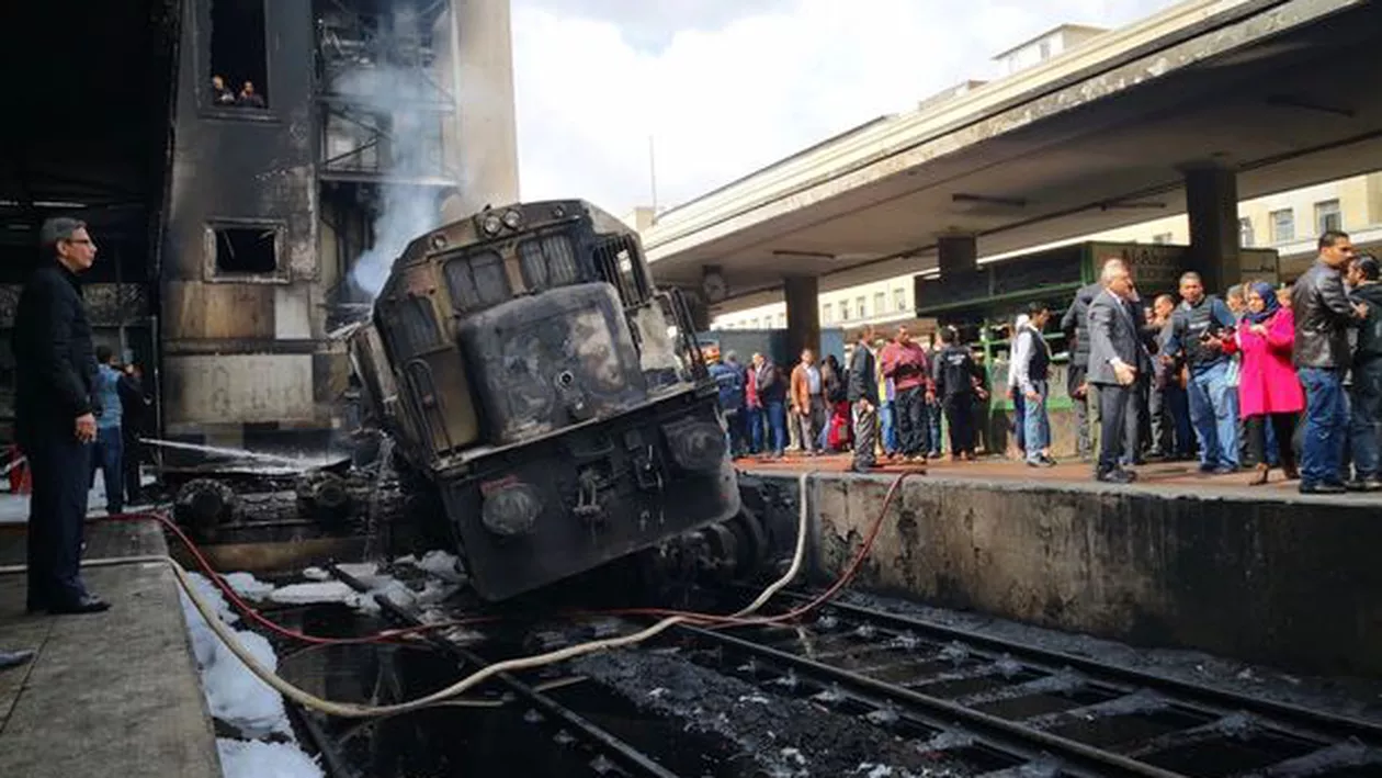 Zeci de morţi şi de răniţi într-un incendiu dintr-o gară. Un tren s-a IZBIT de un zid de beton (VIDEO)
