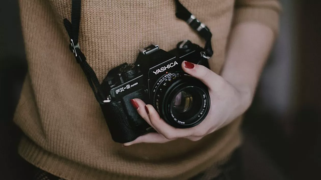 Doi fotografi au fost AMENINŢAŢI cu MOARTEA din cauza calităţii pozelor făcute la nunţi: 'La dansul mirilor a filmat fundul soţului ei'