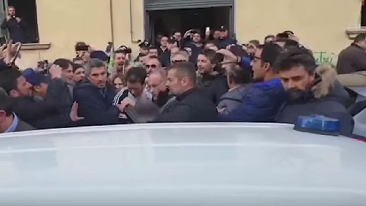 Un lider MAFIOT căutat de peste un deceniu, prins în timp ce mânca paste şi se RELAXA cu pisicile lui