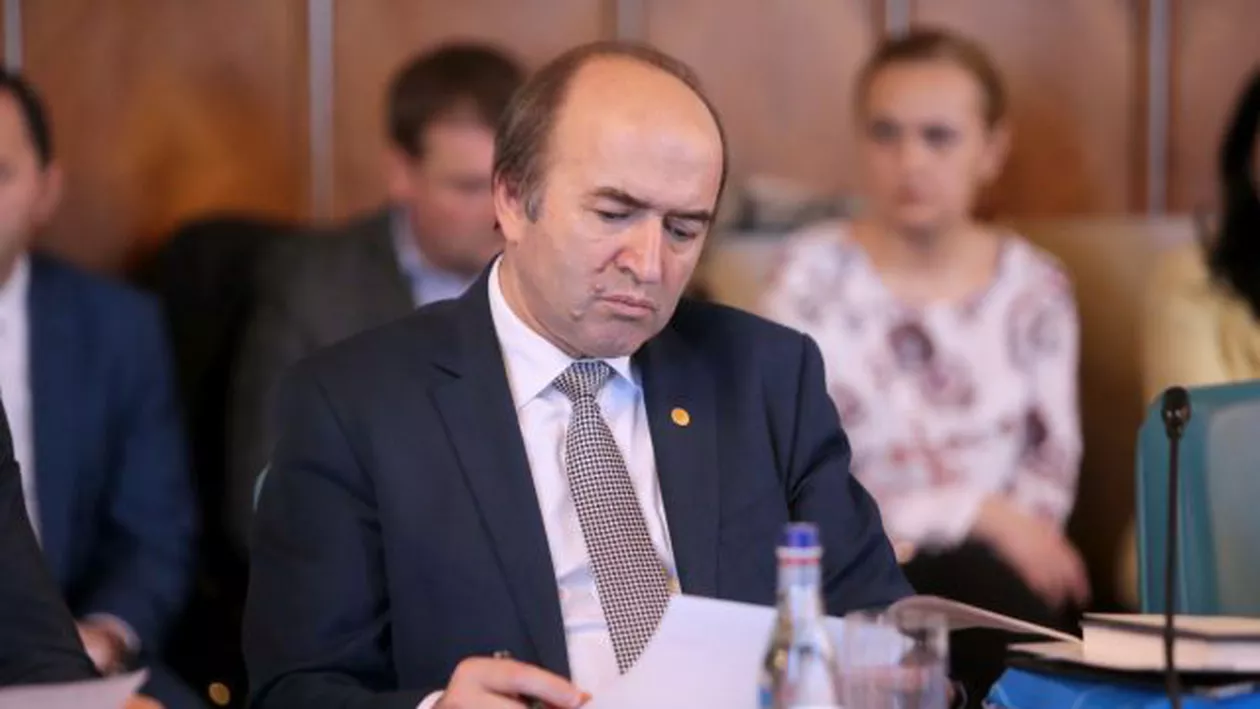 Tudorel Toader îşi face propria ievaluare: Ministrul Justiţiei îşi prezintă bilanţul celor doi ani de mandat în care a făcut schimbări importante în sistem