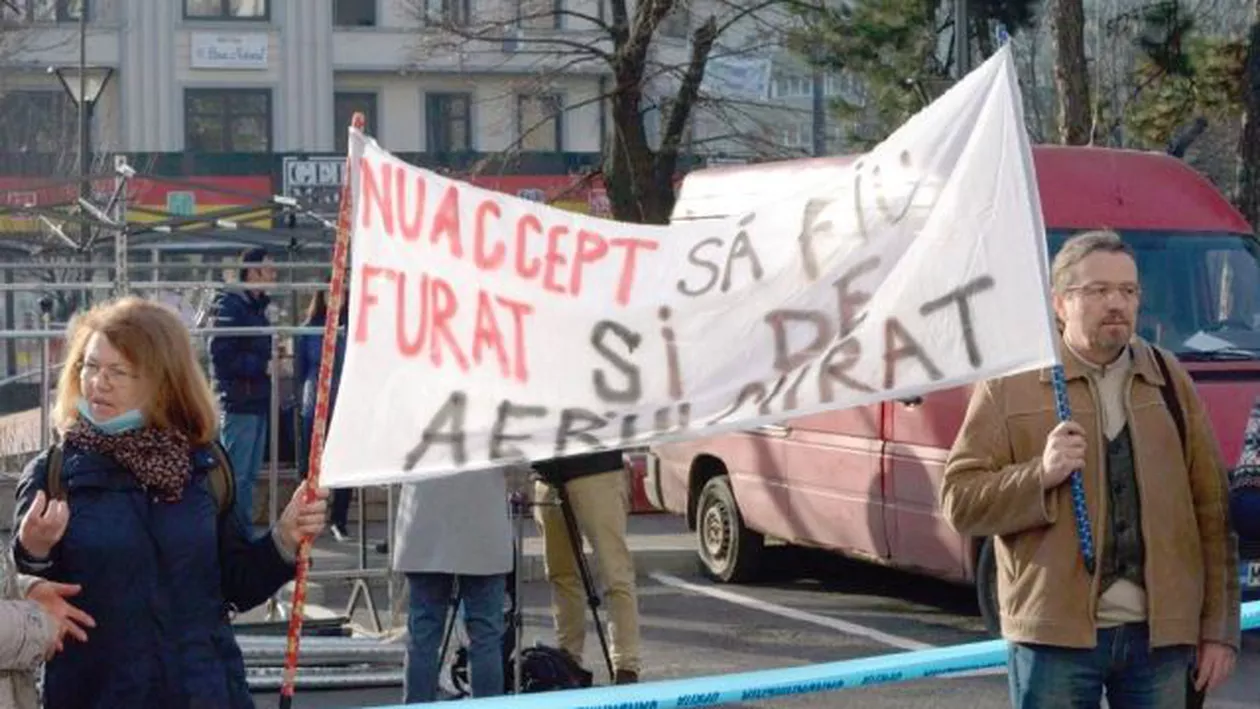 Protest în Sectorul 1: Oamenii cer închiderii gropii de gunoi din cauza poluării. Primarul Dan Tudorache promite rezolvarea situaţiei (VIDEO)